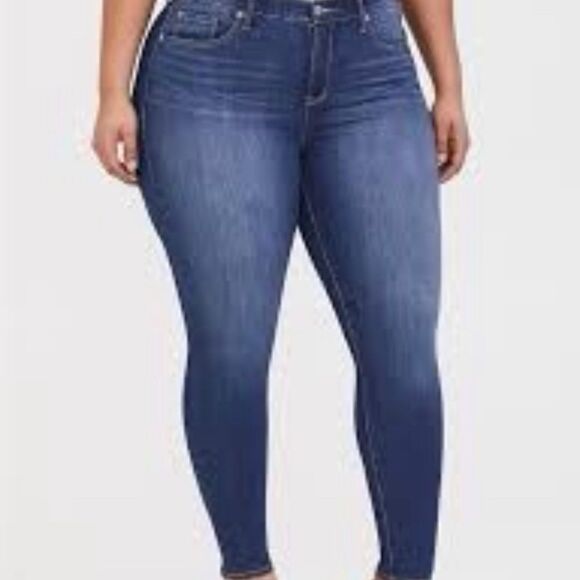 TORRID SKY HIGH SKINNY JEAN - PREMIUM STRETCH MEDIUM WASH - Picture 9 of 9